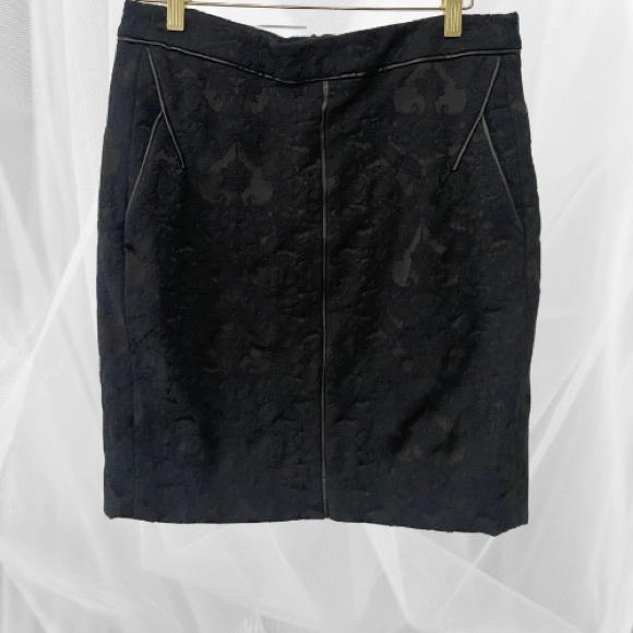 Zara black lace pencil skirt - Picture 1 of 3